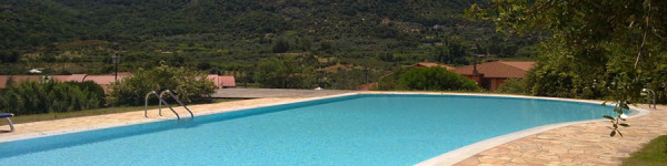 Piscina-esterna-Hotel-&-Resort-Sa-Rocca